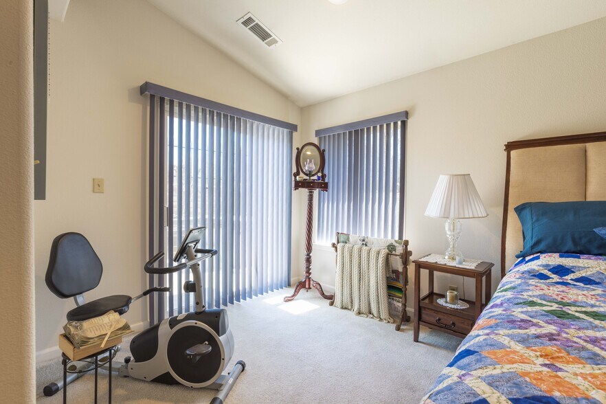 Master bedroom - 197 Yolla Bolly Trl