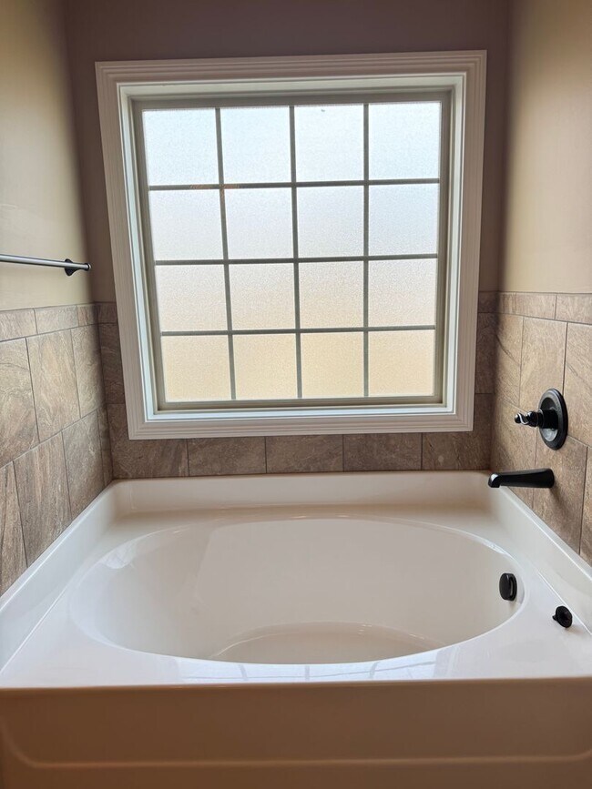 Building Photo - Crosswinds Subdivision! Beautiful 2 Story ...