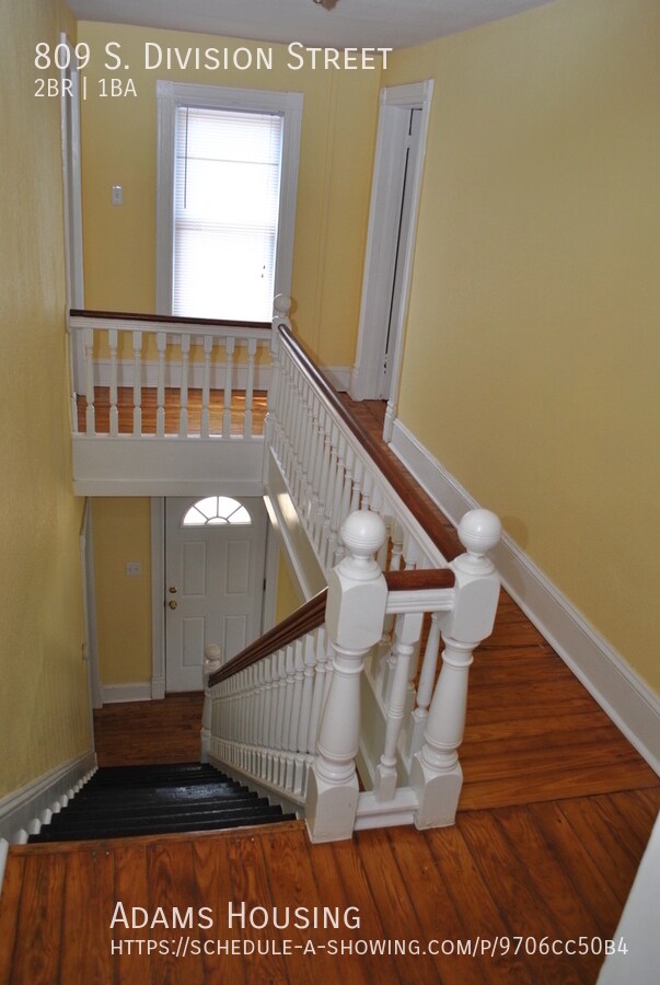 Building Photo - 809 S Division St