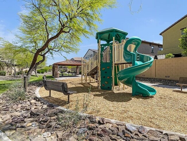 Building Photo - 2725 E Mine Creek Rd