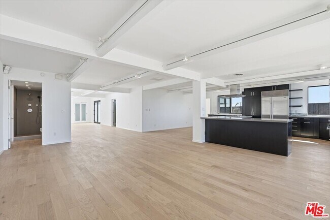 Building Photo - 18131 Kingsport Dr