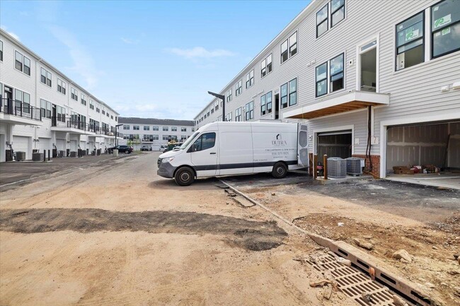 Building Photo - 200 Balsam St