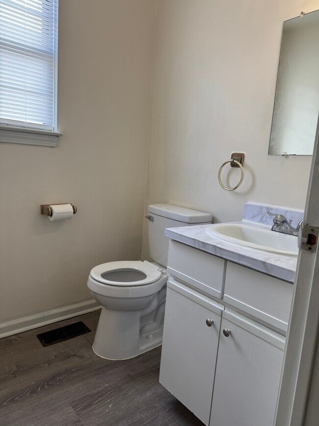 Building Photo - 4 Trumbull St