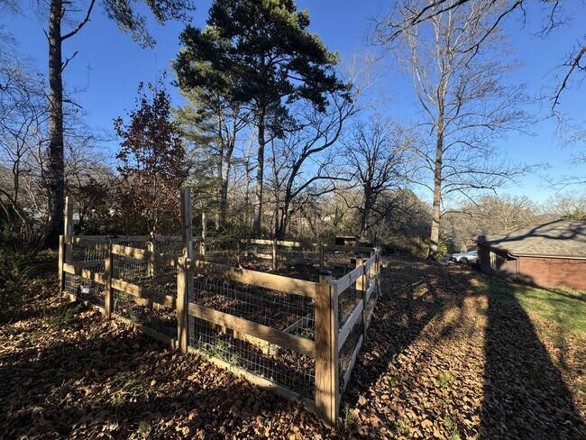 Building Photo - 3895 Azalean Dr