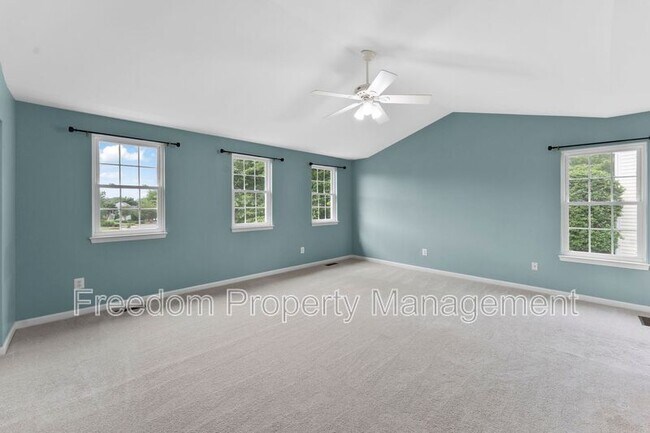 Building Photo - 9140 Worthington Dr