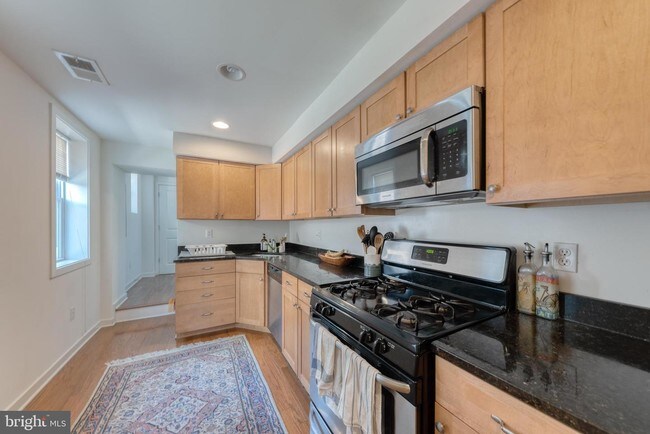 Building Photo - 303 S Washington St