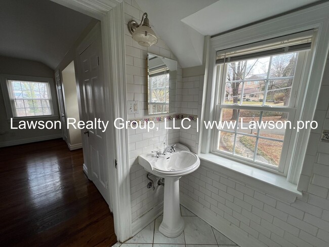 Building Photo - Charming Brick Colonial in South Roanoke