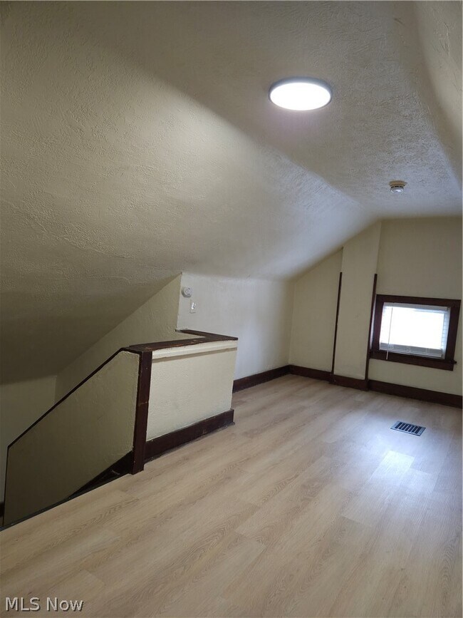 Building Photo - 80 E Ido Ave