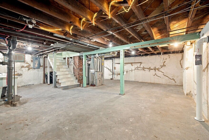 Building Photo - 6521 SE 16th Ave