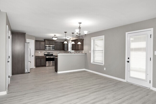 Building Photo - Fresh Paint & New Carpet! 4BR with Fenced Yard