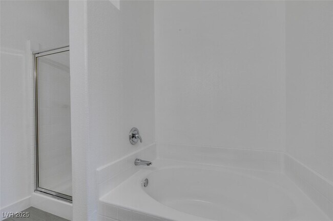 Building Photo - 5655 E Sahara Ave