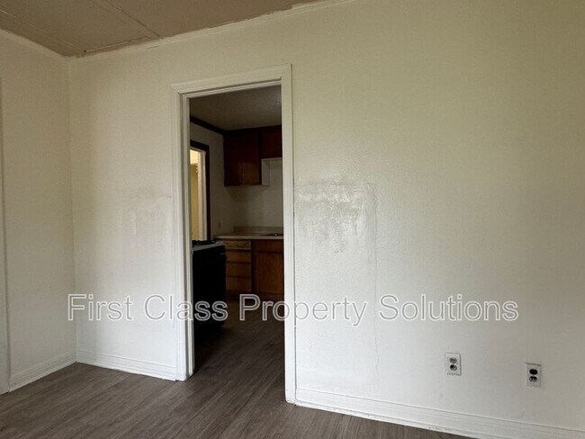 Building Photo - 1904 NE 25th St