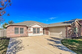 Building Photo - 2027 Northridge Dr