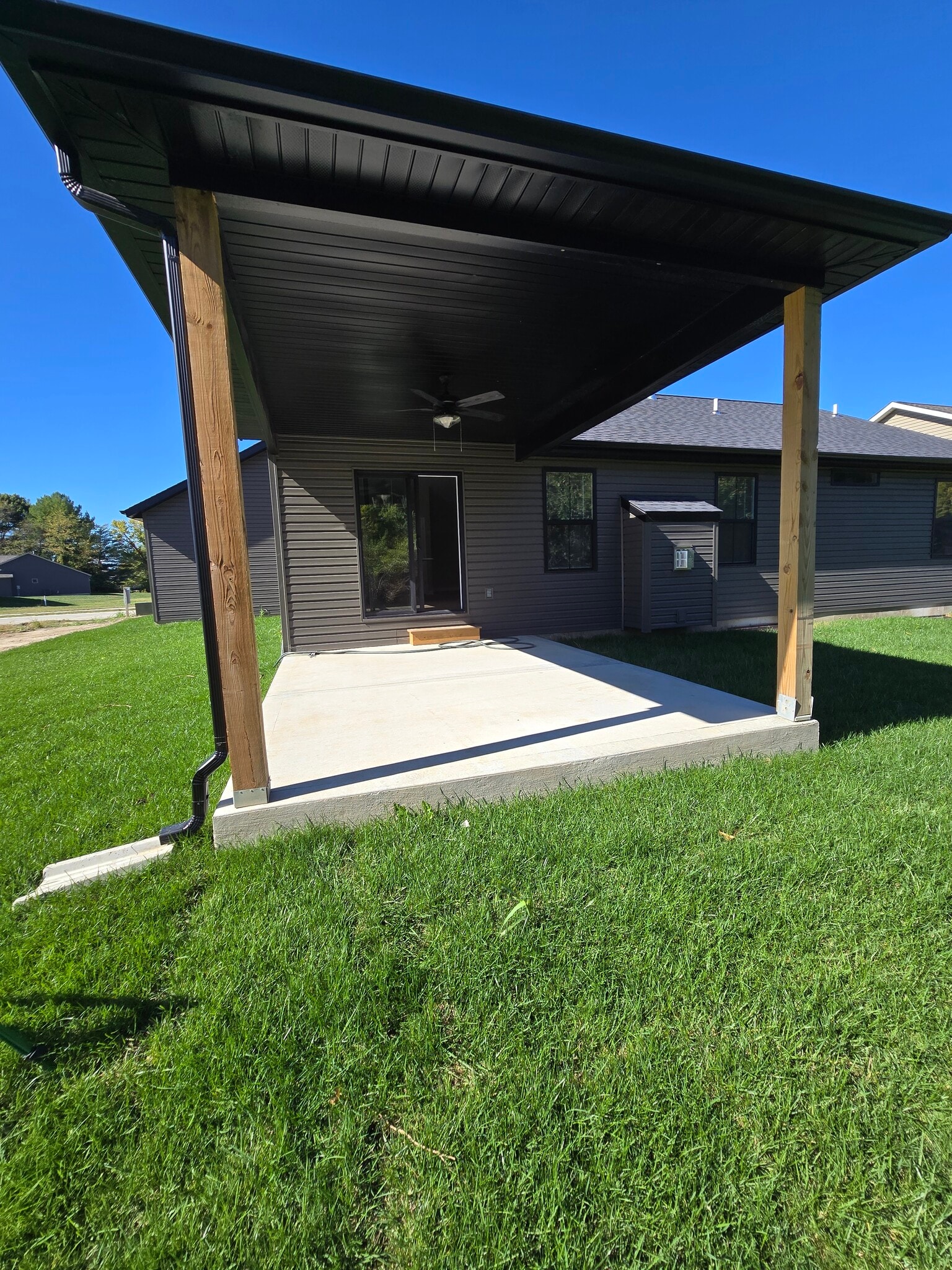 Building Photo - 2641 Cherry Farms Dr