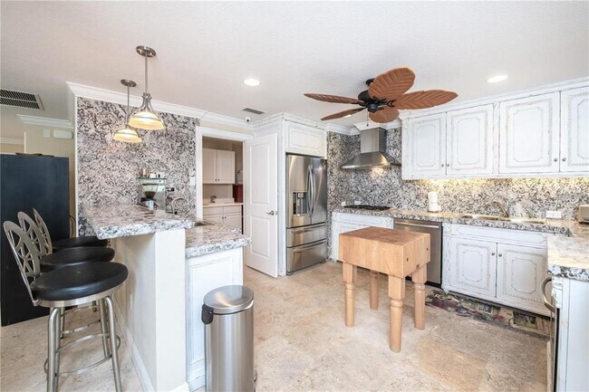 Building Photo - 5645 America Dr