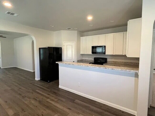 Building Photo - 973 Rice Dr