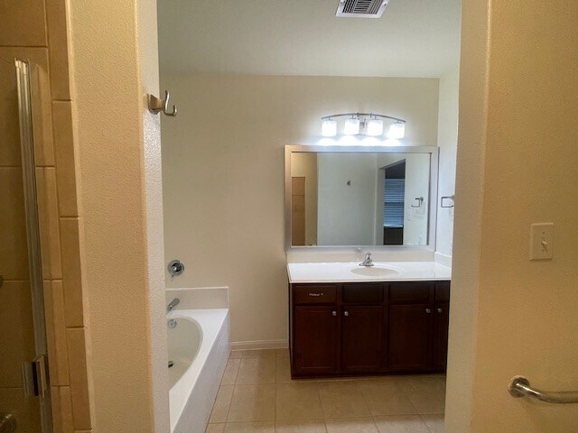 Building Photo - 8739 Leclaire Meadow Dr