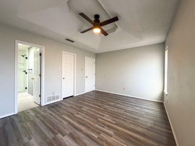 Building Photo - 9706 Aberdeen Ave