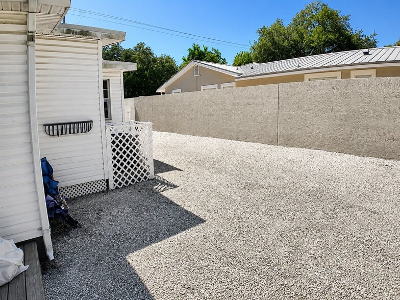 Building Photo - 3524 Bay Shore Rd