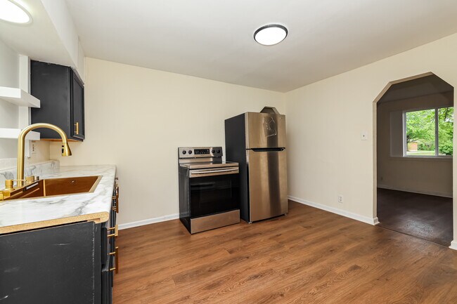 Building Photo - 132 Burgess Ave