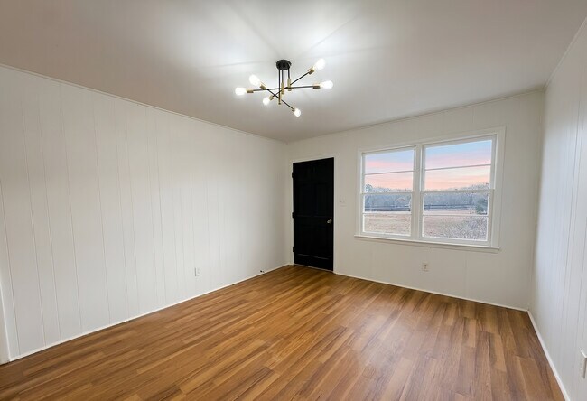 Building Photo - Lawndale