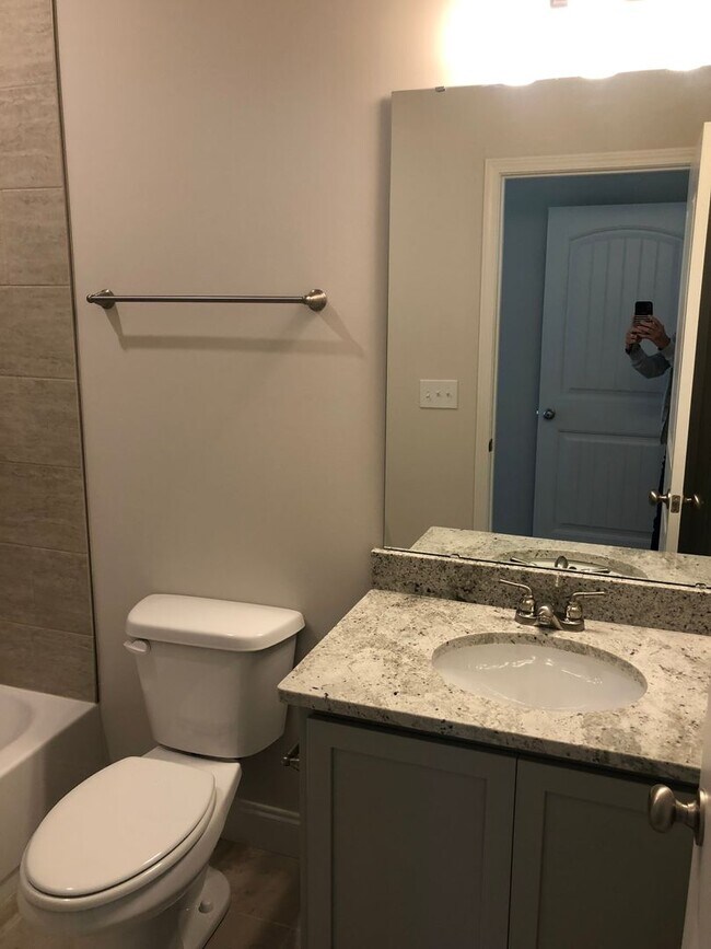 Building Photo - Greenville, 3BD/2.5, 1641SF