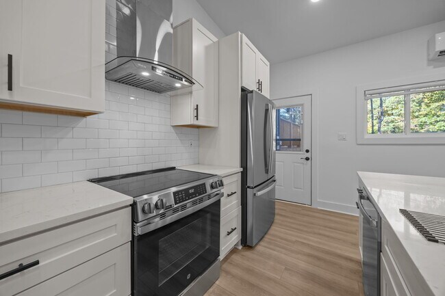 Building Photo - 8625 Cedarbrook Dr