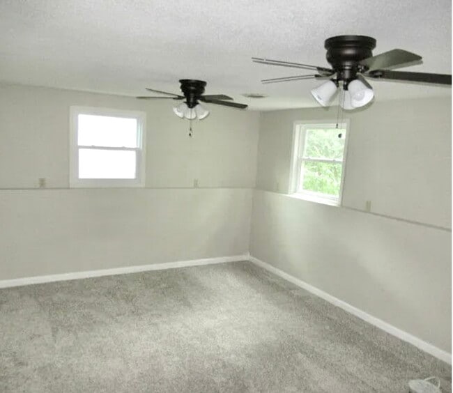 Building Photo - 1026 Illinois Dr