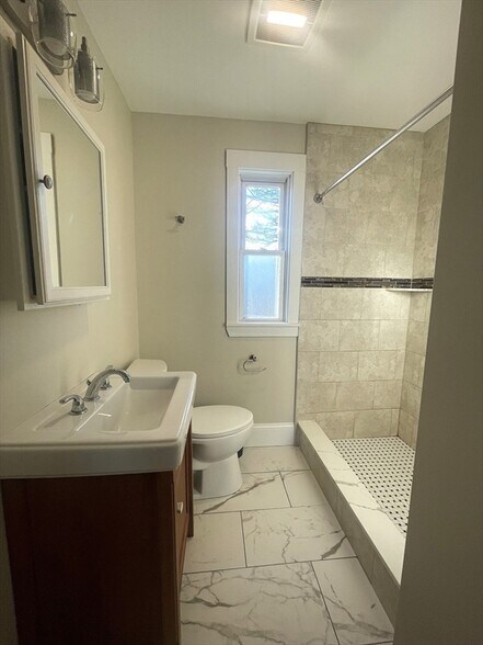 Building Photo - 22 Mansfield St