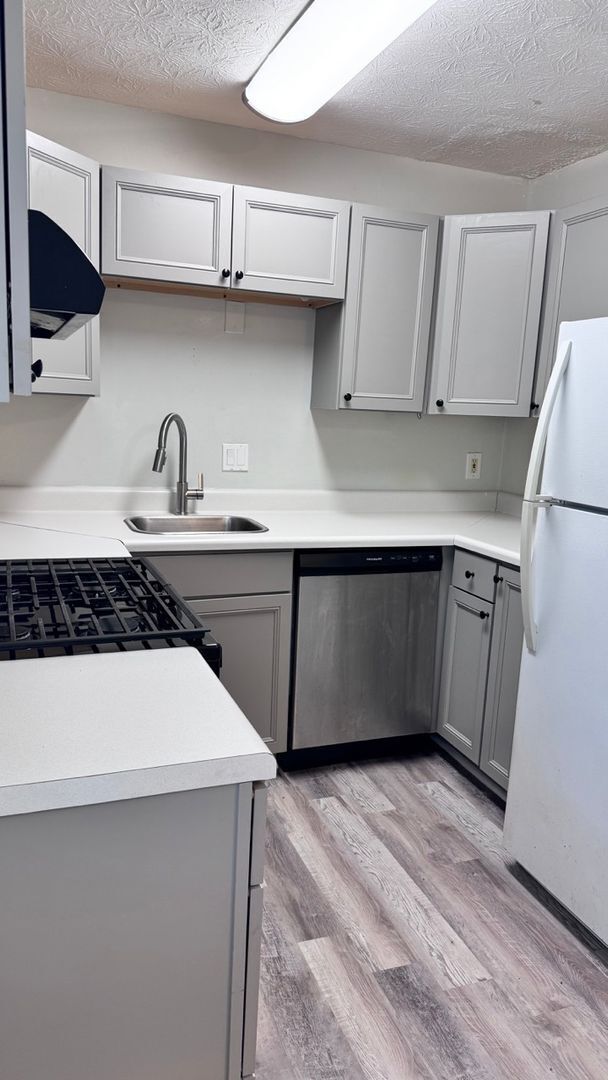 Building Photo - 2BR/1.5BA End Unit Townhome Near Downtown Snellville!