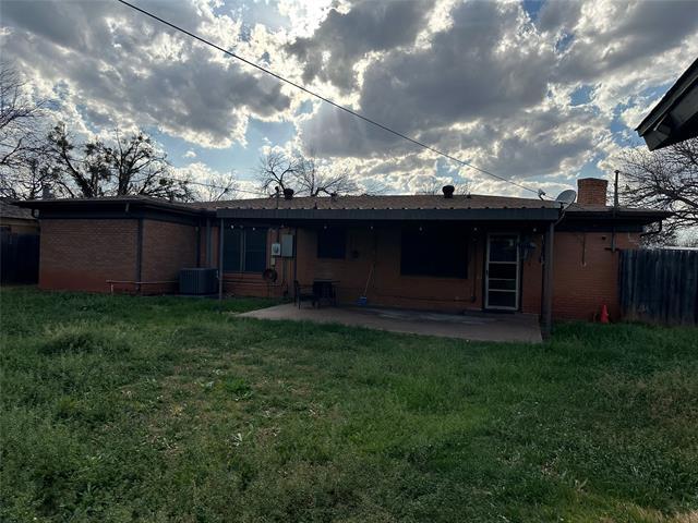 Building Photo - 717 S La Salle Dr