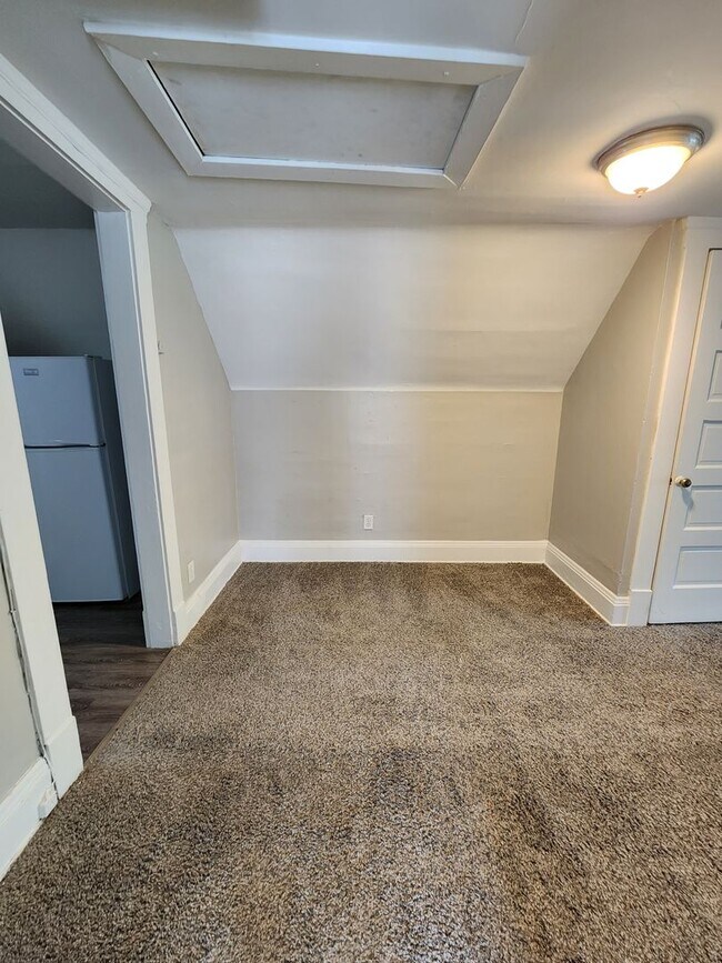 Building Photo - SUPER CLEAN 1 Bedroom Apt For Rent