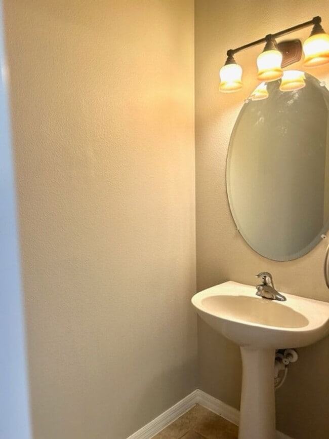 Building Photo - 3 2.5 - TOWNHOUSE IN PARKRIDGE - CLOSE TO ...