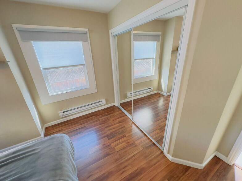 Building Photo - 2314 Bonar St