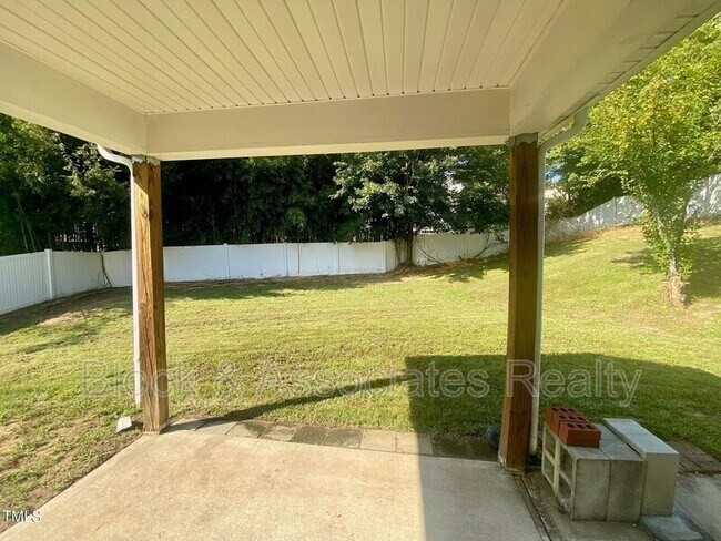 Building Photo - 804 Roni Ct