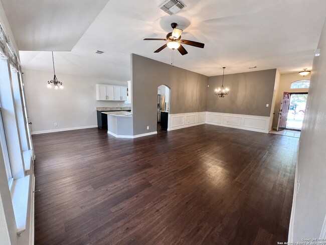 Building Photo - Charming 3-Bed Home Near Medical Center w/ Private Greenbelt Backyard!