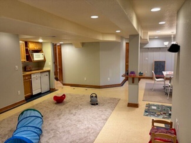 Building Photo - 815 Trail Ridge Dr