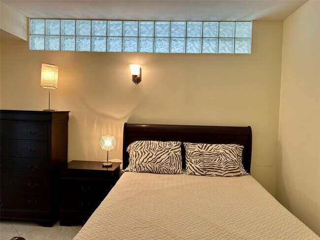 Building Photo - 3800 Galt Ocean Dr