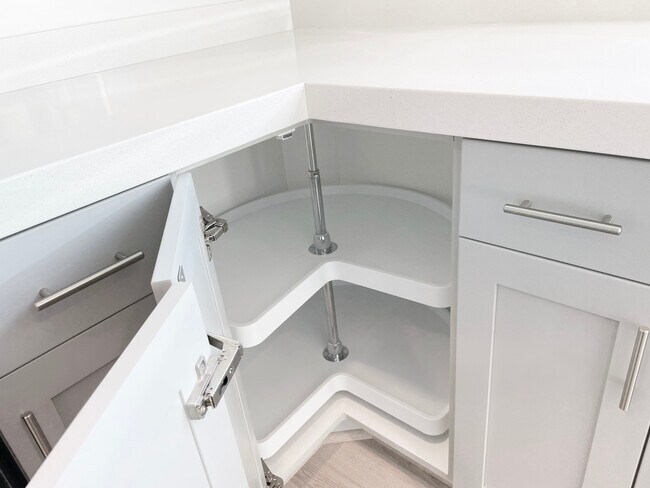 Building Photo - 1599 N 1870 E