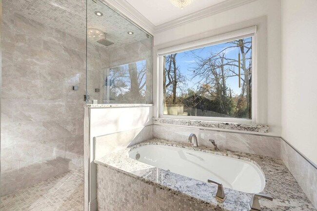 Building Photo - 515 NW D St