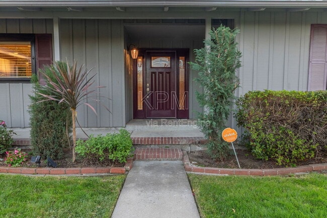 Building Photo - 1056 Cameron Way