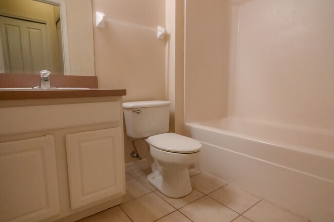 Building Photo - ~4/3~Monroe Circle~Woodwind Bay~Beautiful Town Home!