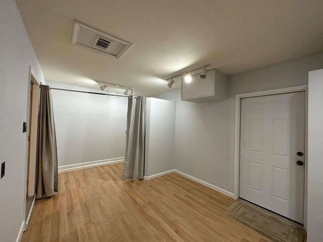 Building Photo - 5127 Stewart Dr