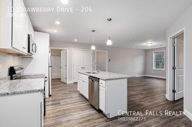 Building Photo - 10 Strawberry Dr