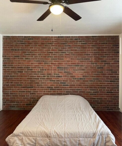 Building Photo - 4732 Belleview Ave