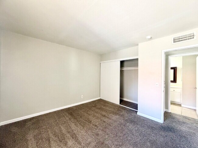 Building Photo - HIVE SUMMER MOVE-IN SPECIAL: 3 BEDROOM CONDO | COMMUNITY POOLS + WALKING TRAILS | CENTRAL LAS VEG...