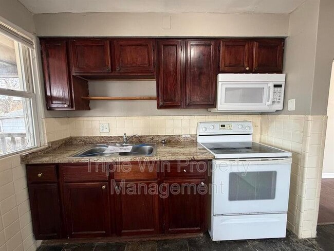 Building Photo - 8333 Whitewater Dr