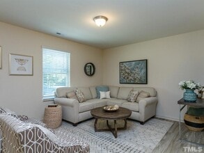 Building Photo - 882 Saratoga Dr