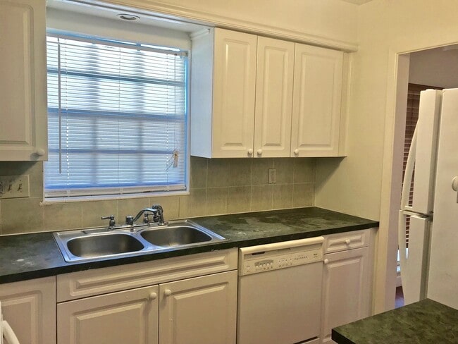 Building Photo - private pool home in Kensington Park - Sar...