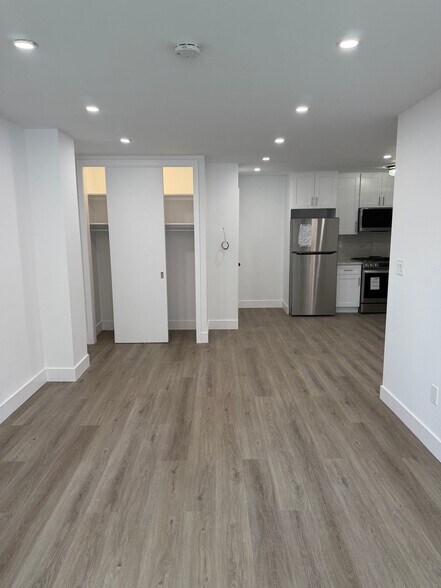 Building Photo - 4202 Oneida Ave